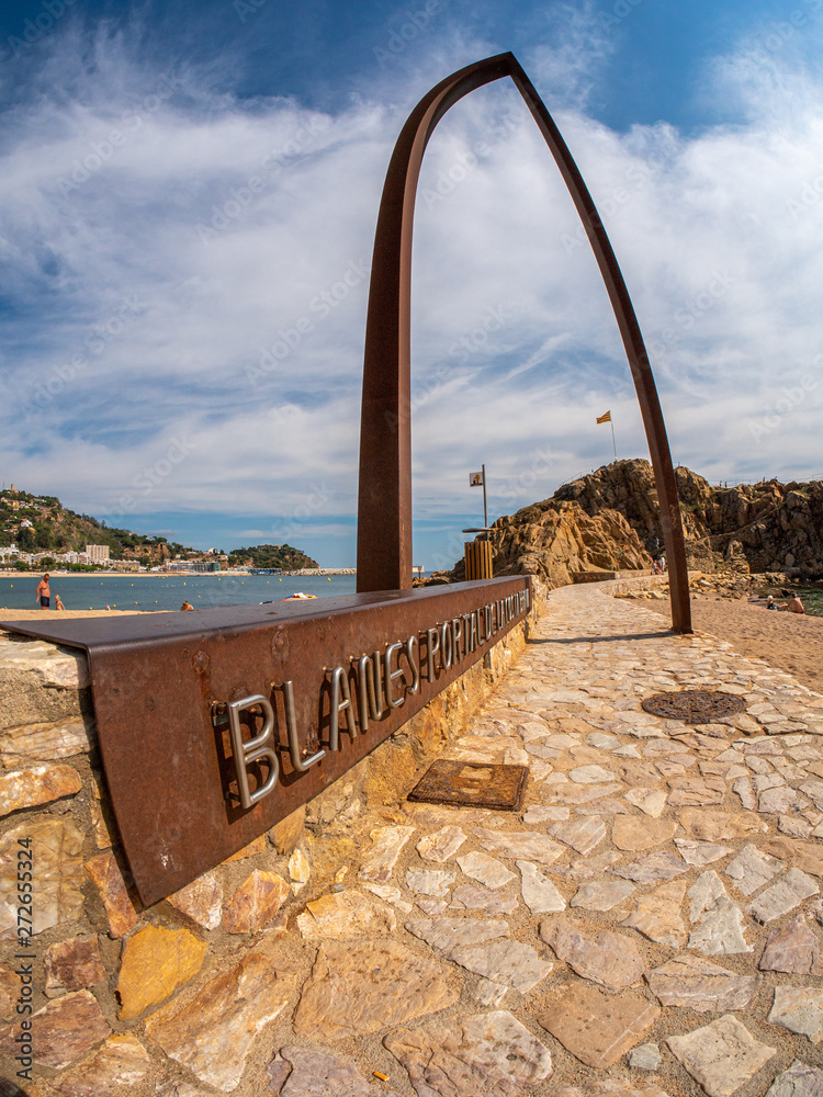 Blanes girona costa brava vistas playa agua turquesa, primer plano del cartel de Blanes portal de la Costa Brava Blanes girona costa brava vistas playa agua turquesa, primer plano del cartel de Blanes portal de la Costa Brava
