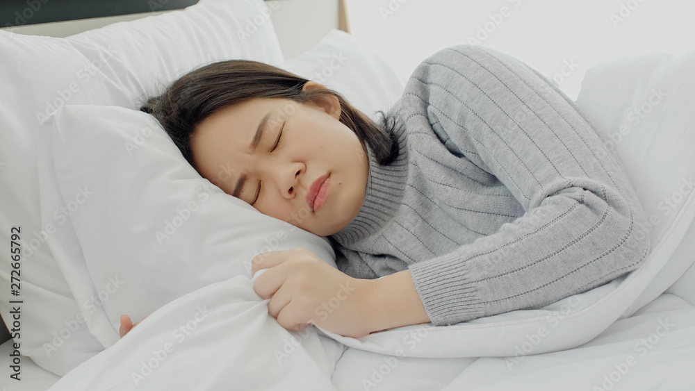 Asian women are sleeping But insomnia caused by migraine Accumulation of work stress And having menstruation, relaxation that is not enough to weaken the body. Burnout syndrome concept Asian women are sleeping But insomnia caused by migraine Accumulation of work stress And having menstruation, relaxation that is not enough to weaken the body. Burnout syndrome concept