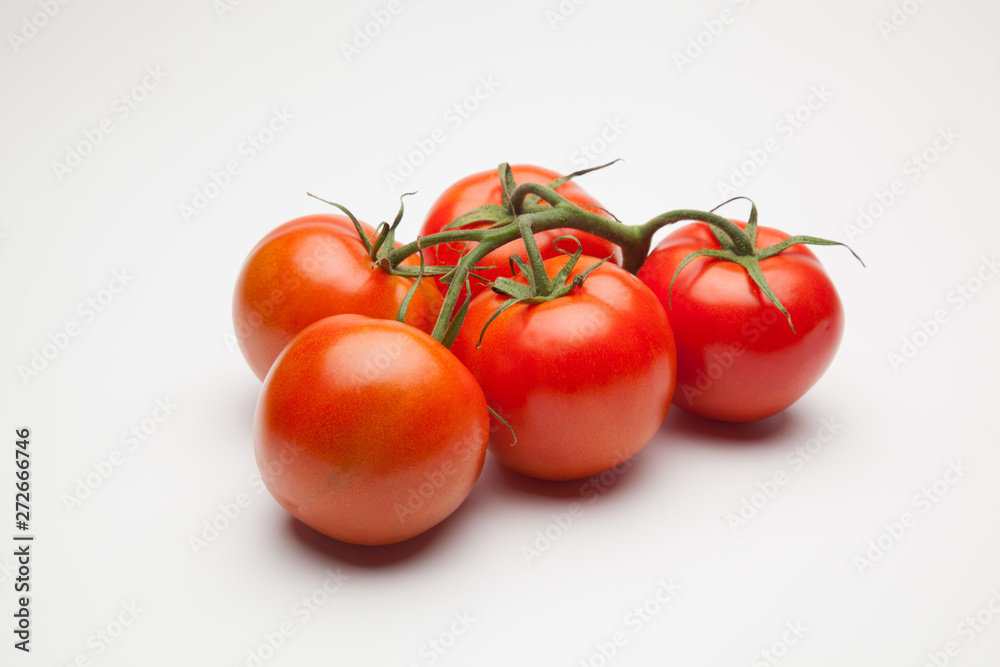 Tomates, rojos, sanos, saludables, llenos de sabor y vitaminas; se pueden comer crudos y cocinados, se pueden hacer zumos y mermeladas, salsas, es ingrediente indispensable en la cocina mediterránea. Tomates, rojos, sanos, saludables, llenos de sabor y vitaminas; se pueden comer crudos y cocinados, se pueden hacer zumos y mermeladas, salsas, es ingrediente indispensable en la cocina mediterránea.