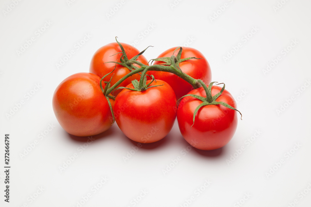 Tomates, rojos, frescos y saludables, los podemos comer crudos en ensaladas o bien podemos hacer mermeladas y salsas, los podemos rellenar con carne u otros vegetales. Los podemos cocinar Tomates, rojos, frescos y saludables, los podemos comer crudos en ensaladas o bien podemos hacer mermeladas y salsas, los podemos rellenar con carne u otros vegetales. Los podemos cocinar