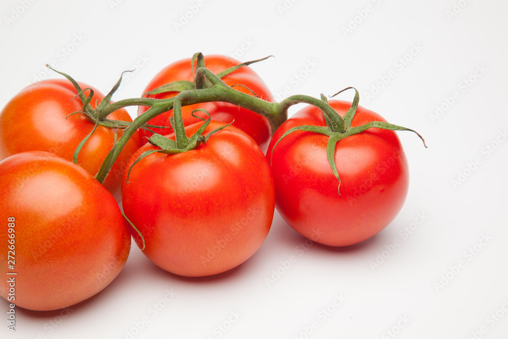 Tomates, rojos, sanos, saludables, llenos de sabor y vitaminas; se pueden comer crudos y cocinados, se pueden hacer zumos y mermeladas, salsas, es ingrediente indispensable en la cocina mediterránea. Tomates, rojos, sanos, saludables, llenos de sabor y vitaminas; se pueden comer crudos y cocinados, se pueden hacer zumos y mermeladas, salsas, es ingrediente indispensable en la cocina mediterránea.