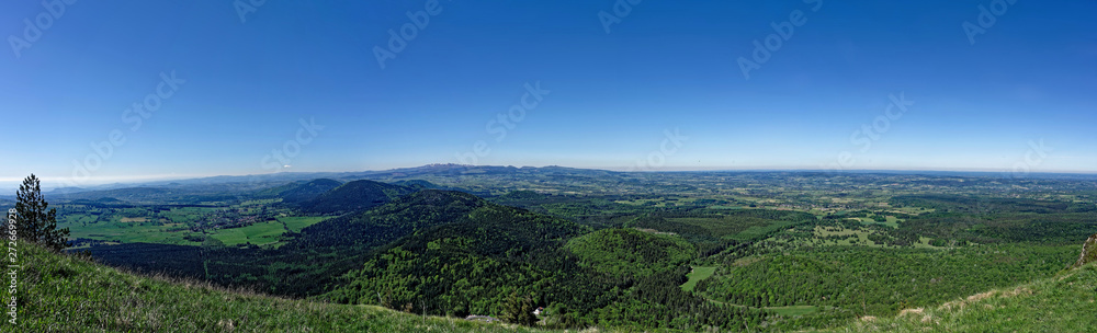 Panorama sud sud-ouest  du Puy-deDôme, Unesco, Auvergne, Auvergne Rhône Alpes, France
