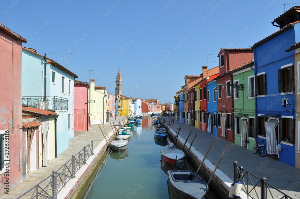Maison colorée et canal, Burano, Venise, Italie
