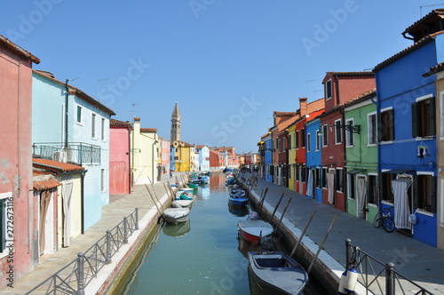 Maison colorée et canal, Burano, Venise, Italie © alexandra