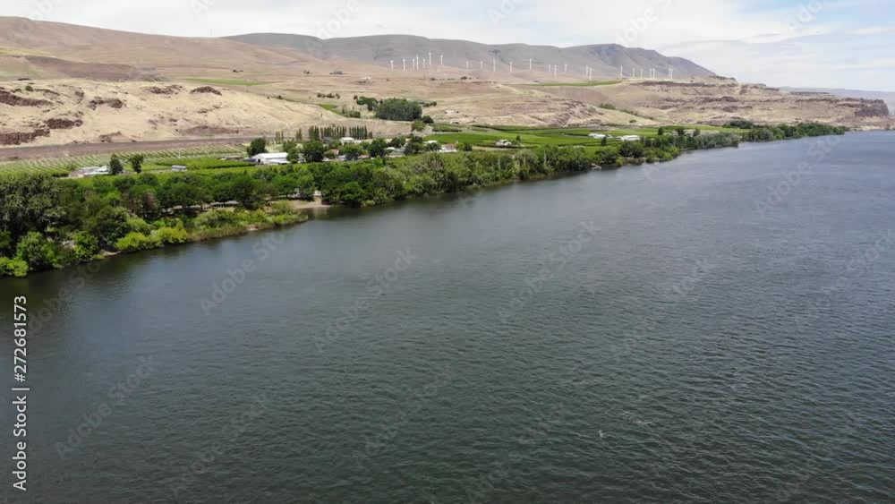 Columbia River Valley between Washington and Oregon Columbia River Valley between Washington and Oregon