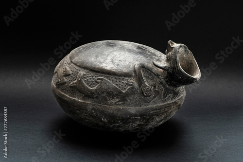 Pre-columbian animal-shaped ceramic called 