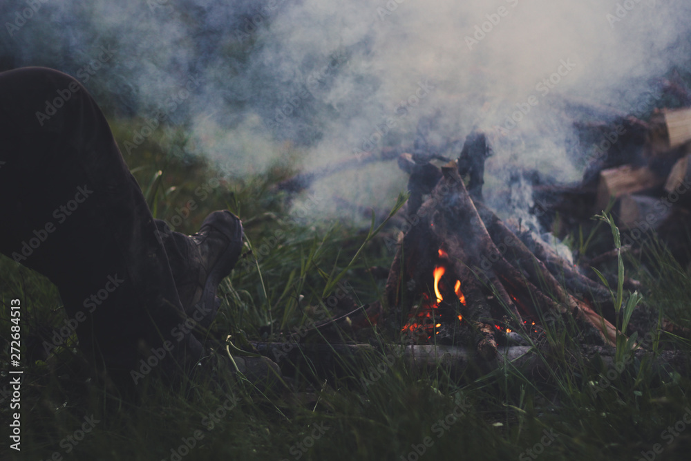 Obraz premium Picnic in the mountains. Travels and fires. Atmosphere of comfort. Tourism in the Carpathian Mountains