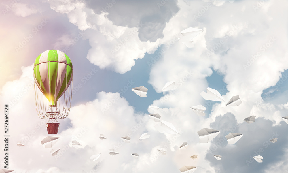 Obraz premium Flying hot air balloon in the air.