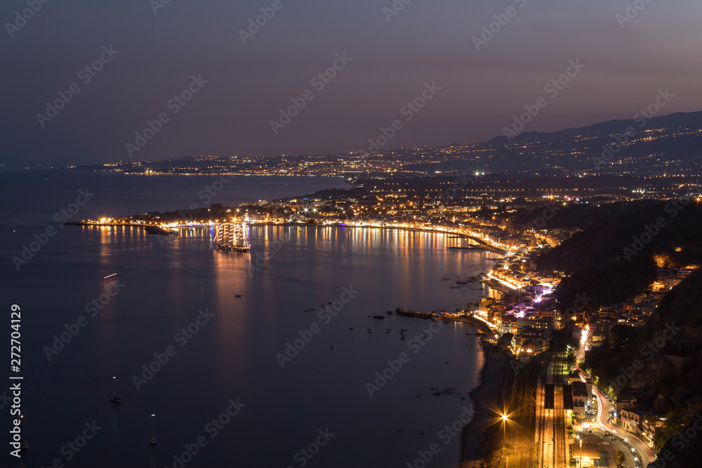 Fototapeta premium Vista sulla costa Siciliana - Taormina