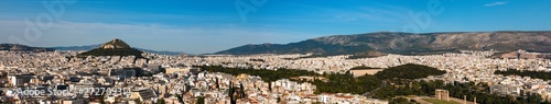 Panorama von Athens mit blauem Himmel von der Akropolis aufgenommen © marksn.media