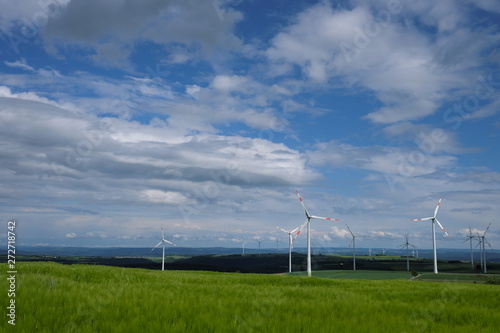 Windpark bei Düngenheim-Gamlen in der Eifel - Stockfoto