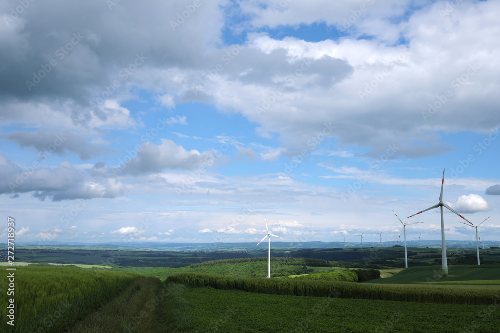 Windpark in der Eifel bei Düngenheim-Gamlen - Stockfoto Windpark in der Eifel bei Düngenheim-Gamlen - Stockfoto