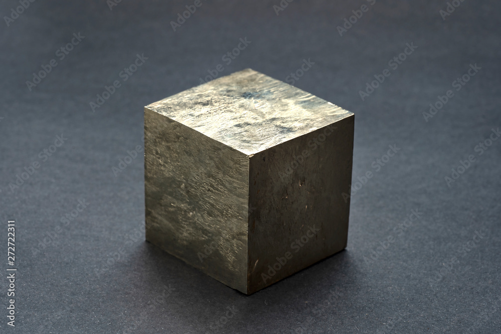 Φωτογραφία Isolated Pyrite cubic crystal