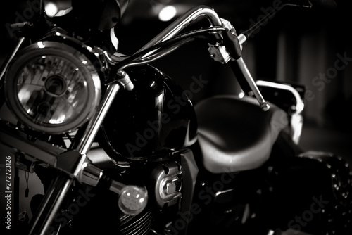 Foto Black and white vintage photo of chopper bike details, chromed, with soft light and reflections, with side leather bags