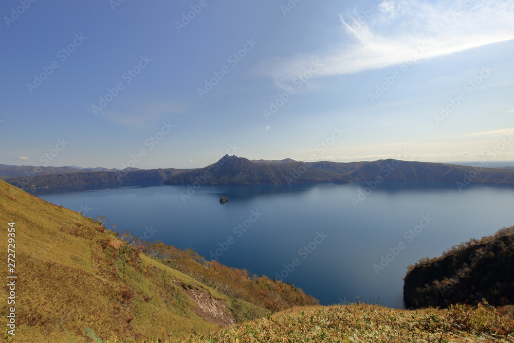 摩周湖第三展望台から望む秋の摩周湖 ( Autumnscape at Lake Mashu, Hokkaiho, Japan )