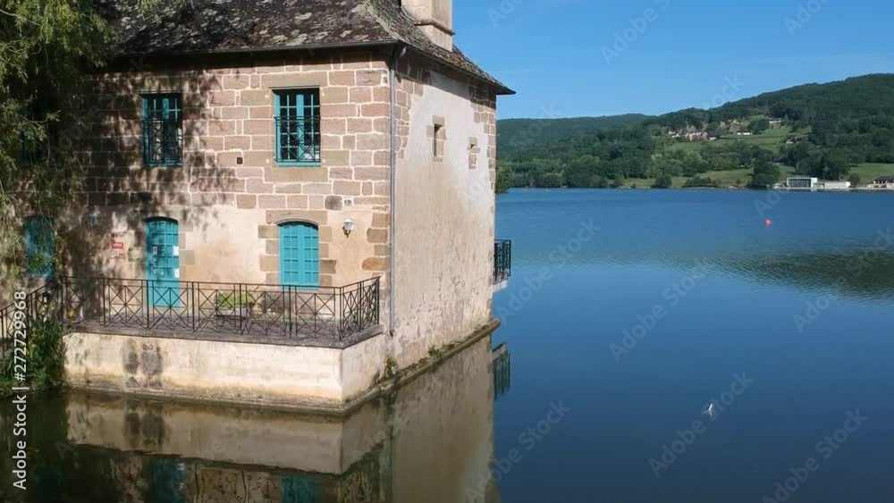 Lissac sur Couze (Corrèze, France) - Vue du moulin de Lissac