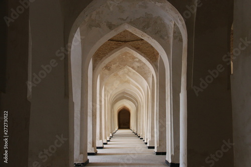 中央アジア　シルクロードの旅　ウズベキスタン　ブハラ　カラーン・モスクの回廊