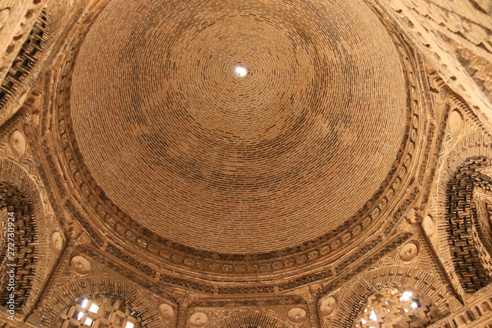 中央アジア　シルクロードの旅　ウズベキスタン　ブハラ　イスマイール・サーマーニ廟　内装れんが装飾