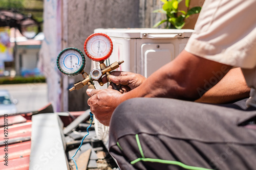 Close of hand holding manometers, measuring equipment for filling air conditioners.