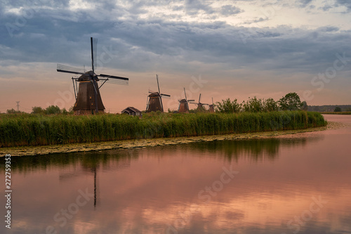 Sonnenaufgang Windmühlen Kinderdijk Holland