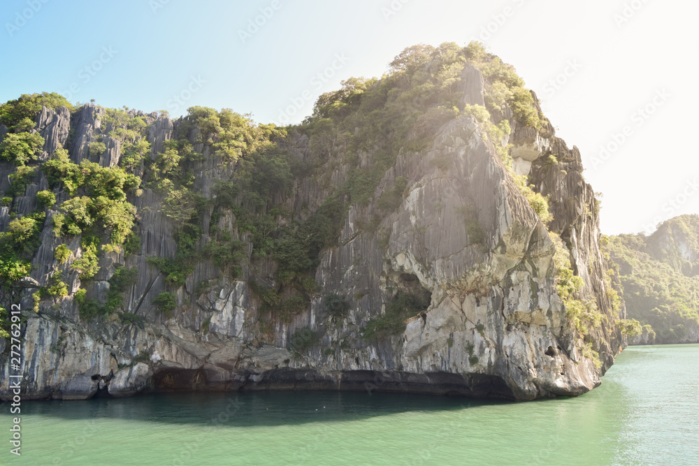 Fototapeta premium Karst landforms in the sea, the world natural heritage - halong bay in Vietnam at sunset