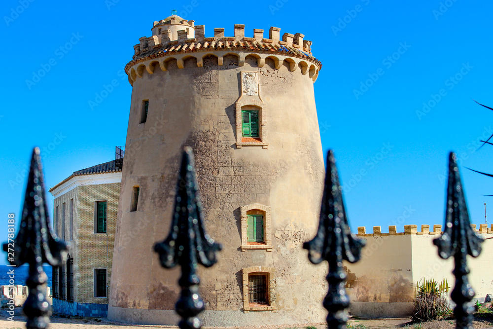 Pilar de la Horadada y Torre de la Horadada en la Vega Baja del Segura - Alicante - España