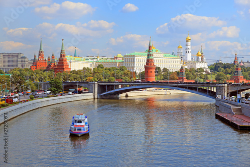 City view of Moscow with the Kremlin and the Big Stone bridge on a summer day © pisotckii