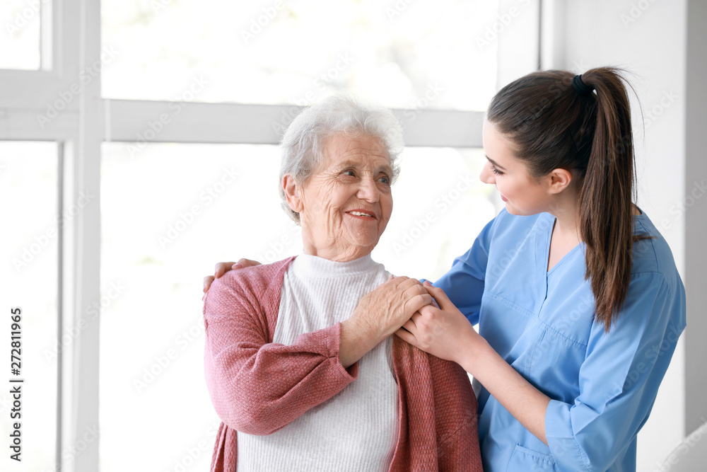 Obraz premium Medical worker with senior woman in nursing home