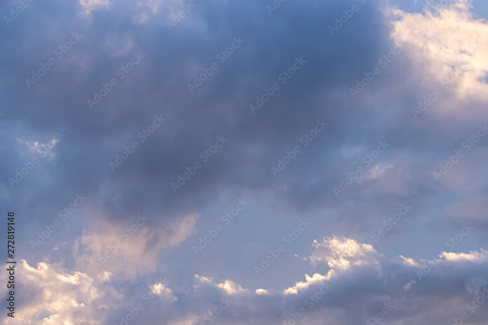 Obraz premium bright light and dark clouds color the sky gray blue and purple