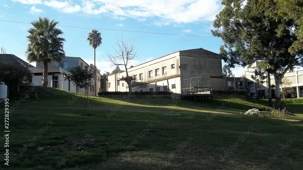 colegio en la colina colegio en la colina