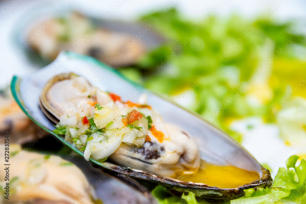 Mussel with green sauce