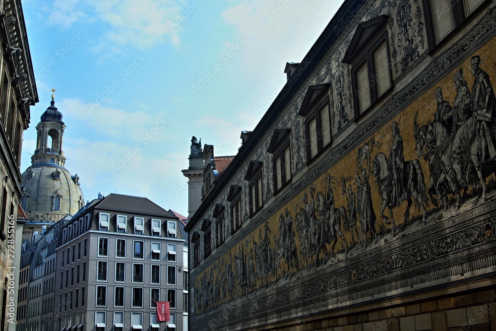 Naklejka premium Germany-view of the tower Dresden Frauenkirche and Furstenzug
