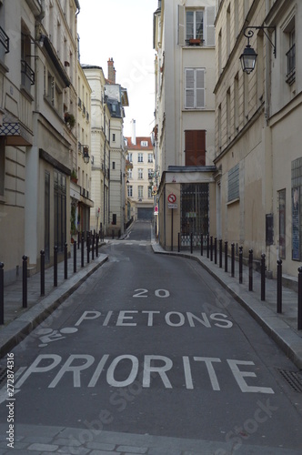 Fototapeta Naklejka Na Ścianę i Meble -  Ruelle à Paris