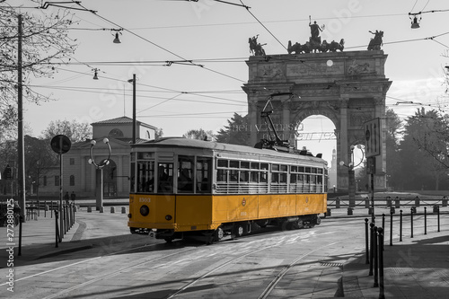 Tram giallo - Milano, Italia