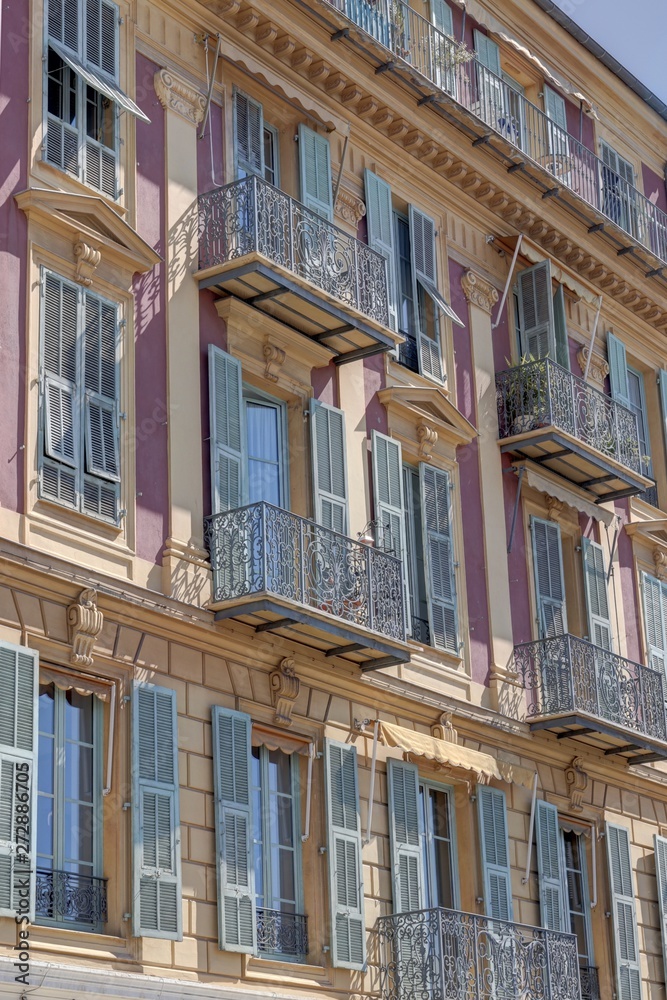 Fototapeta premium Ville de Nice sous la côte d'Azur