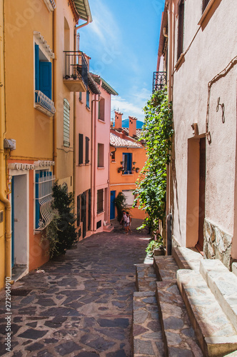 Fototapeta Naklejka Na Ścianę i Meble -  Picturesque view of the streets of Collioure, France