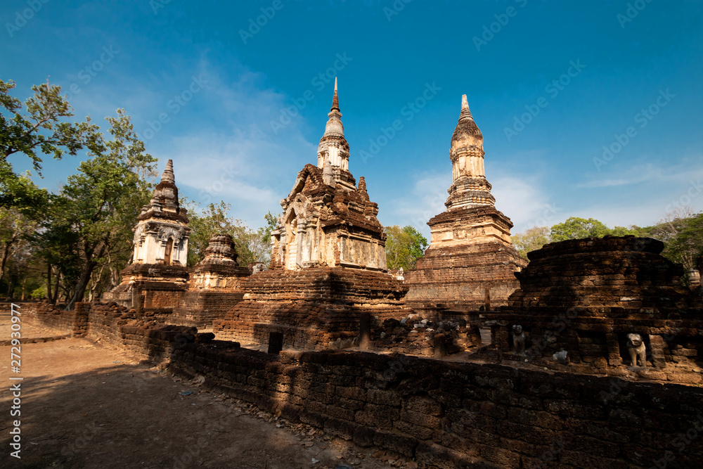 Fototapeta premium Ancient ruins of Ancient City In Sukhothai Over 700 years old