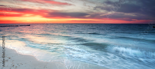 Fototapeta Naklejka Na Ścianę i Meble -  Abendrot an der Küste