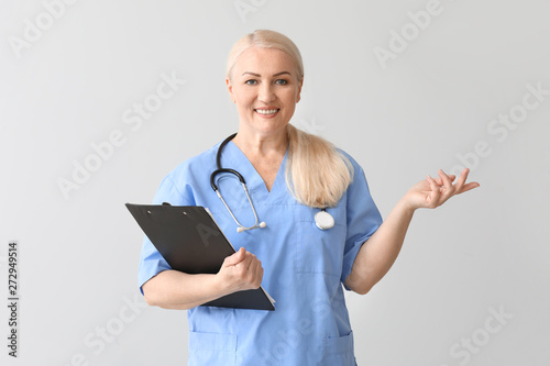 Mature medical assistant wi...