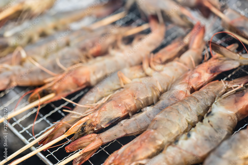 Many River Prawns was Grilled on Stove