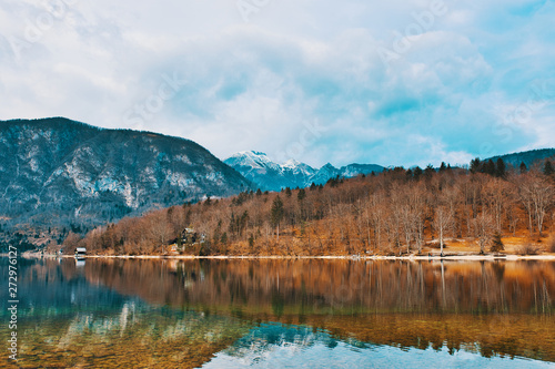 Fototapeta Naklejka Na Ścianę i Meble -  The beautiful lake Bohinj in Triglav national park on a winter day