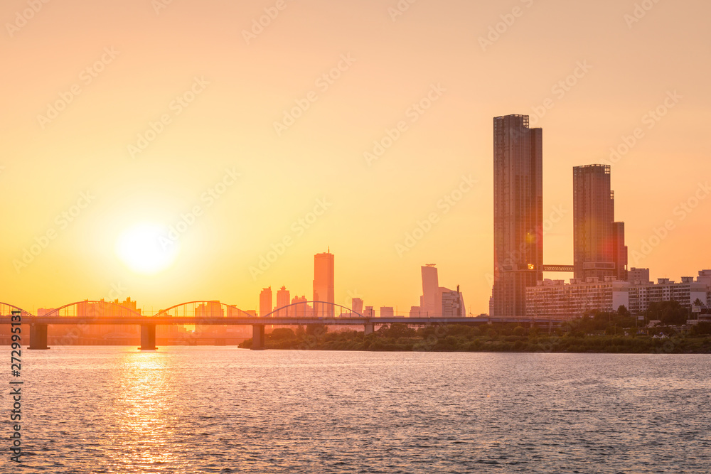 Sunsets behind the skyscrapers of yeouido and bridges across the Han River in Downtown Seoul, South Korea.