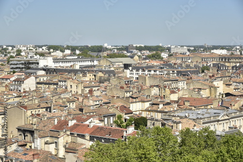 Le centre historique de Bordeaux avec ses vieilles bâtisses typiques en pierres en dispersion archaïque © Photocolorsteph