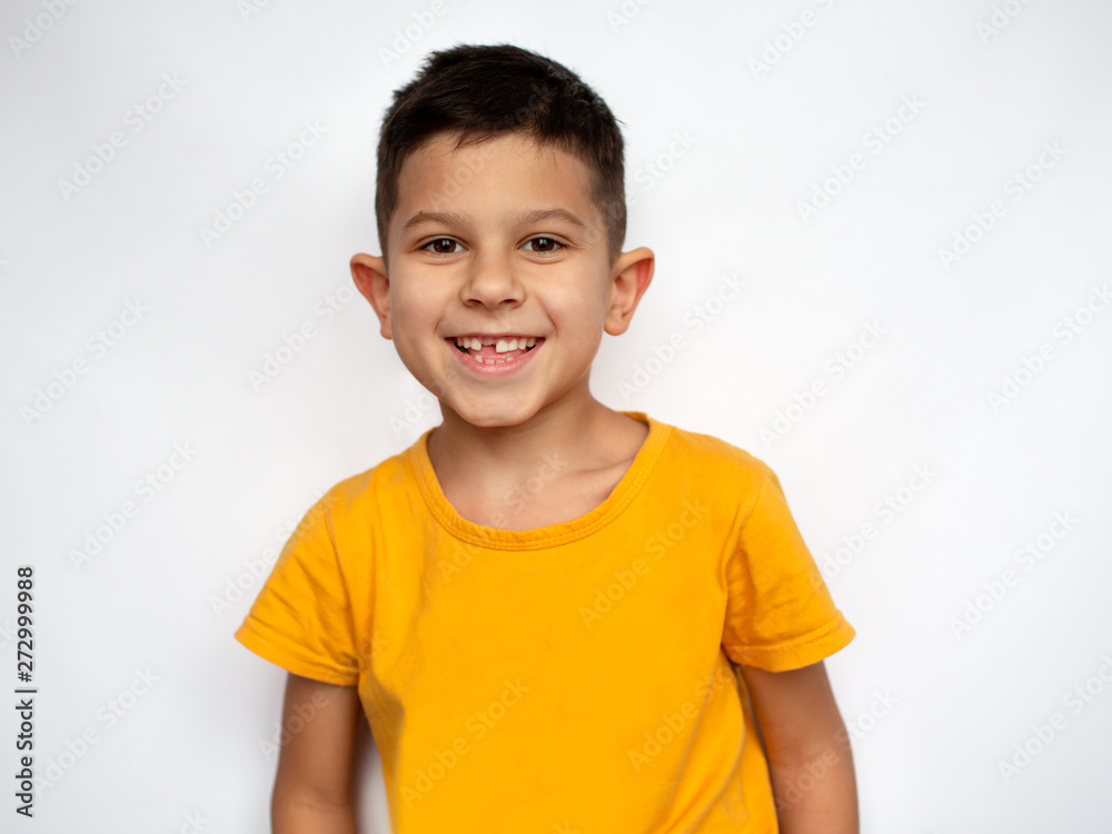 Portrait of cute smiling little boy - obrazy, fototapety, plakaty 
