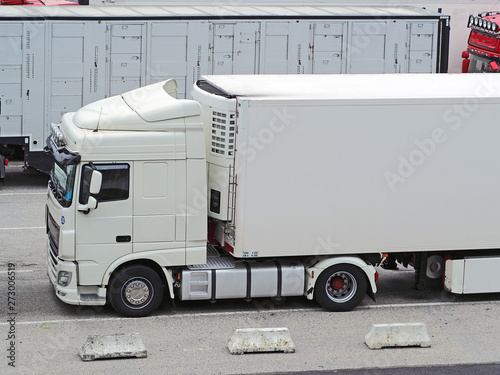 Zugmaschine im Kühltransport
