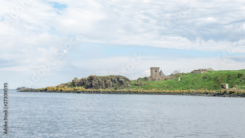 Fototapeta Naklejka Na Ścianę i Meble -  island in the sea scotland uk