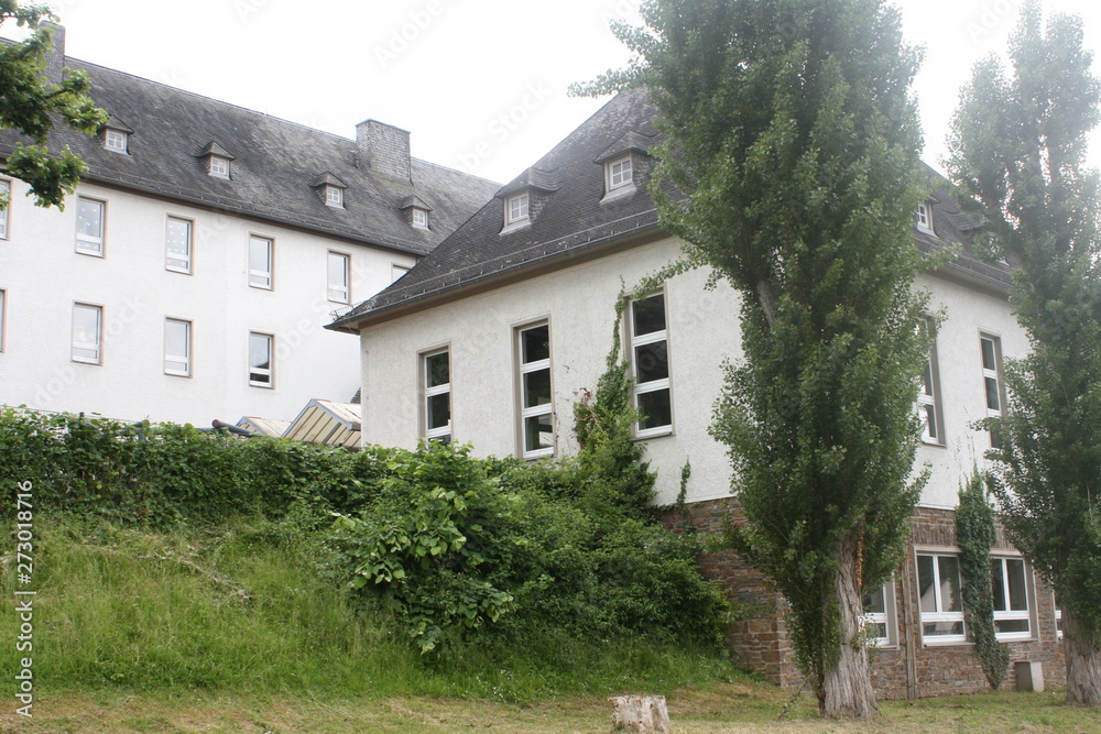 Schulgebäude Schulgebäude