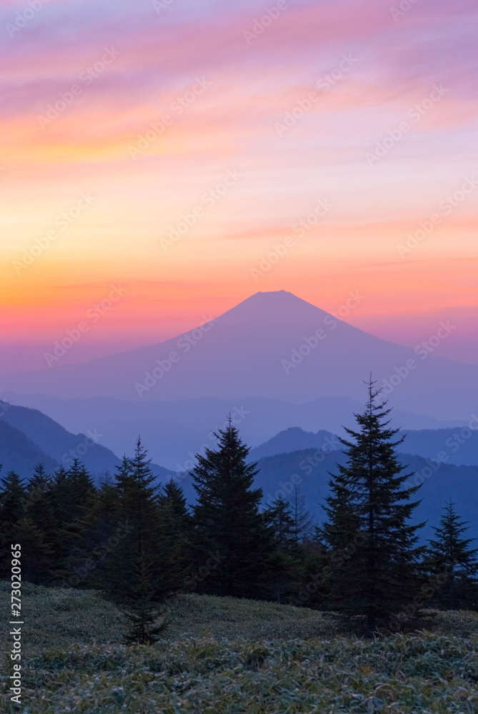 Mt.Fuji before dawn seen from Yamabushi Peak - 山伏山頂から見る未明の富士山