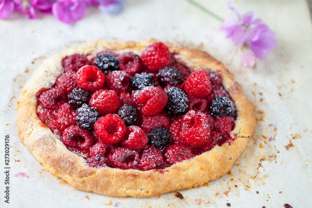 Raspberry and blackberry summer tart Raspberry and blackberry summer tart