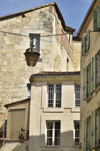 L'architecture typique de différentes époques au centre historique de Périgueux en Dordogne